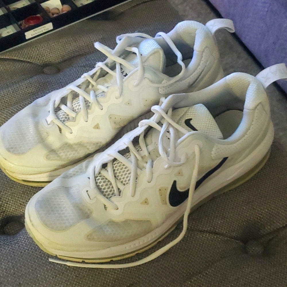 Men's Nike Air max sz 10.5, white/blk